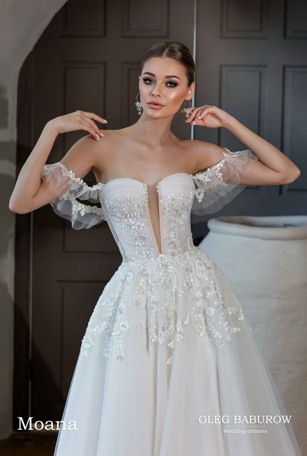 Свадебное платье Oleg Baburow с открытой спиной Моана