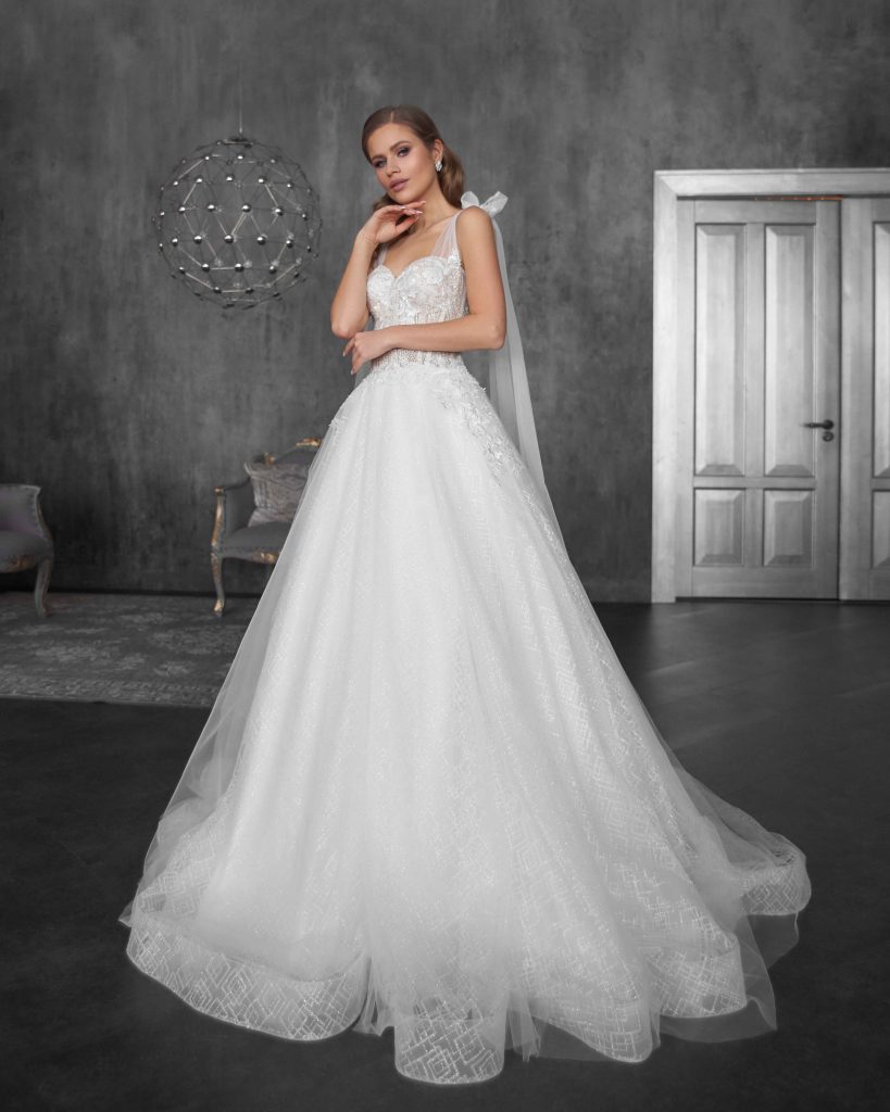 Свадебное платье Chantilly с открытыми плечами Моана