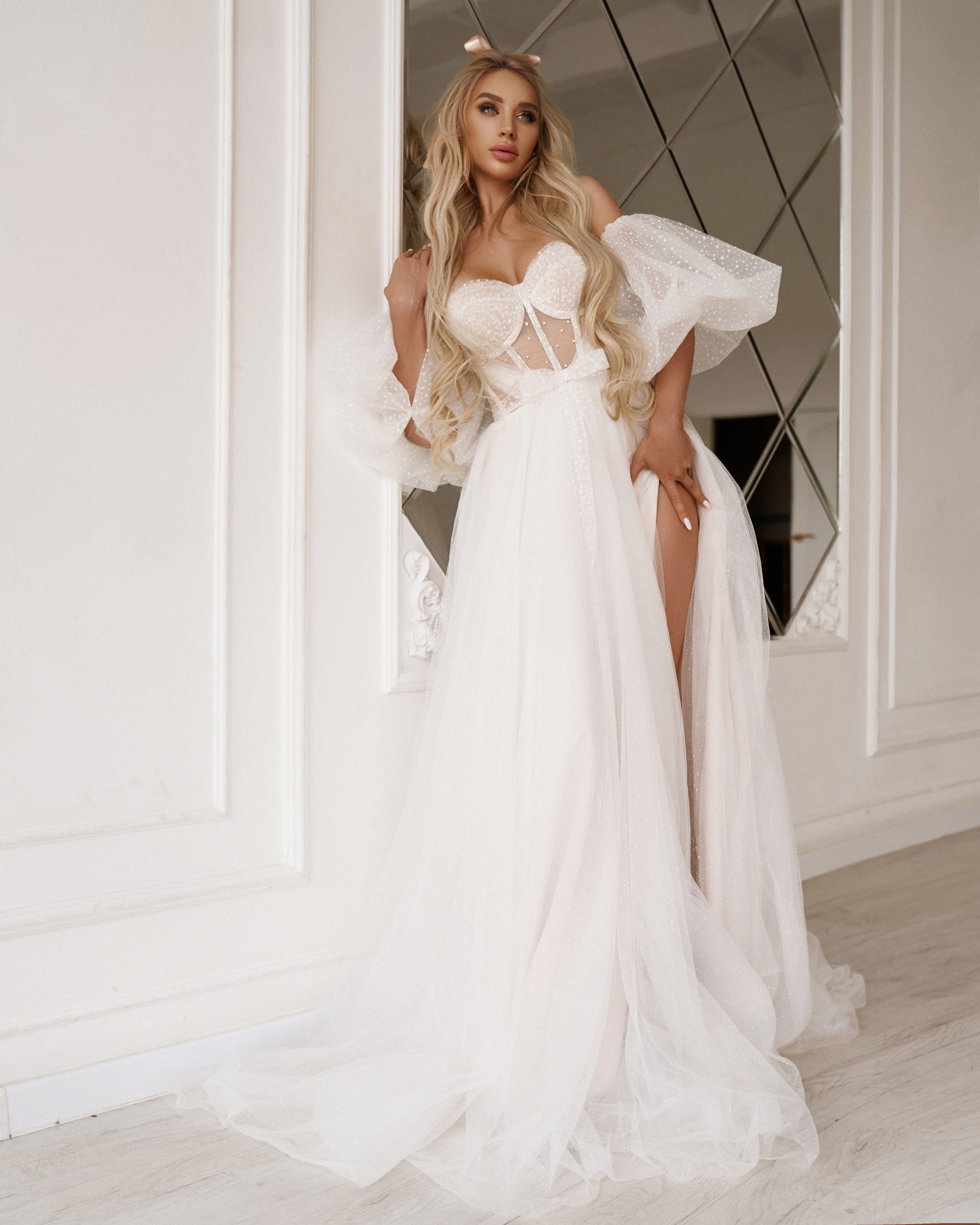 Свадебное платье Strekoza Бона с открытой спиной