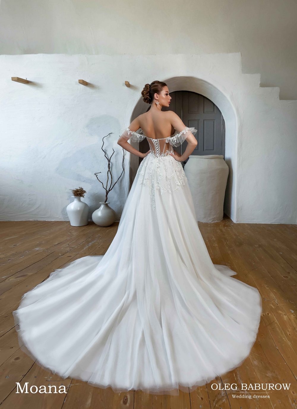Свадебное платье Oleg Baburow с открытой спиной Моана