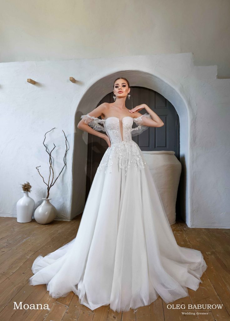 Свадебное платье Oleg Baburow с открытой спиной Моана